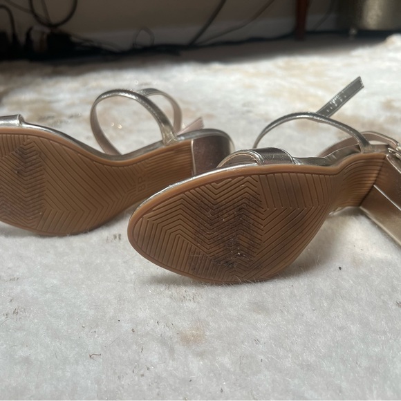 Gold heels - Picture 5 of 6